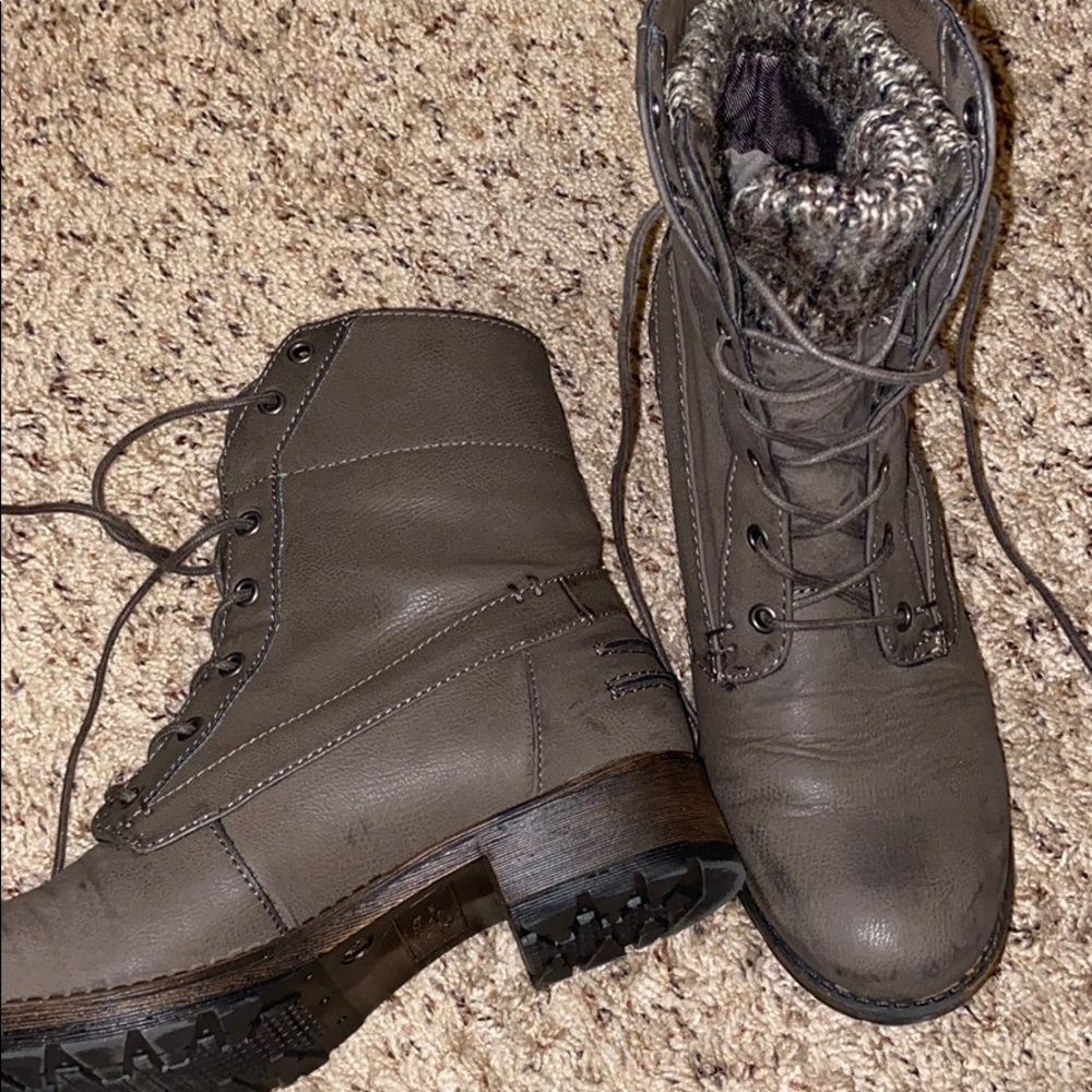 Bass boots